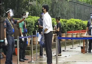 कोरोना के बीच शुरू हुई JEE परीक्षा, सैनिटाइजर, मास्क और सोशल डिस्टेंसिंग का रखा गया ध्यान