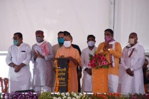 Yogi Government: पिछड़े बलरामपुर में अब बहेगी विकास की धारा, CM योगी ने दी सवा पांच सौ करोड़ की सौगात