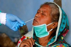 Corona Update in India: बीते 24 घंटे में सामने आए 16,946 नए केस, 198 मरीजों की मौत