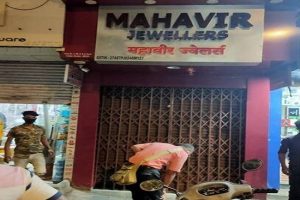 Maharashtra : MNS कार्यकर्ताओं की गुंडागर्दी, मराठी ना आने पर शोरूम मालिक की कर दी पिटाई