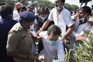 Hathras gangrape : राहुल गांधी और प्रियंका गांधी को यूपी पुलिस ने किया रिहा, दिल्ली के लिए हुए रवाना