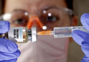 क्या कोरोना वैक्सीन लेने से बदल जाएगा इंसान का DNA? वायरल हो रही इस खबर का जान लीजिए सच