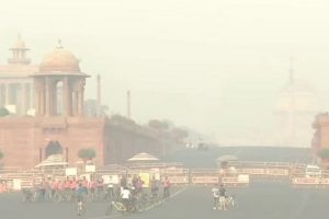 Air Pollution: दिल्ली-एनसीआर में और खराब हुई हवा की गुणवत्ता, धुंध की मोटी चादर से ढका इंडिया गेट और राजपथ