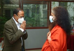 Ajit Doval: परमार्थ निकेतन पहुंचे अजीत डोभाल, स्वामी चिदानन्द सरस्वती से की मुलाकात