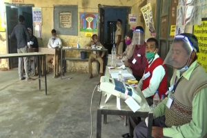 Bihar Assembly Election: मतदान के दौरान पीठासीन अधिकारी की हार्ट अटैक से मौत