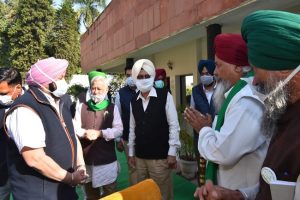 Punjab: CM अमरिंदर के साथ हुई किसान नेताओं की बैठक, 23 नवंबर से सभी ट्रेनों के लिए 15 दिन तक होंगे ट्रैक खाली