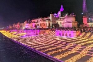 UP : दिवाली पर दुल्हन सी सजी अयोध्या, सीएम योगी जाकर देंगे बड़ी सौगात