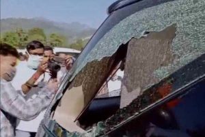 West Bengal: दिलीप घोष के काफिले पर हमला, गाड़ी पर फेंके गए पत्थर