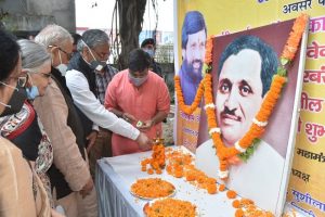Uttrakhand: प्रकाश पंत की जन्म जयंती पर मुख्यमंत्री त्रिवेंद्र सिंह रावत ने किया नमन