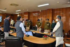 Uttrakhand: प्रदेश की जनता को कोविड-19 से कैसे बचाएं, सीएम त्रिवेंद्र सिंह रावत ने अधिकारियों को दिए दिशा-निर्देश
