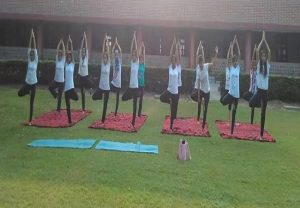 Yoga : ब्रेस्ट कैंसर को रोकने में सहायक हैं योग: योग गुरु अलका सिंह