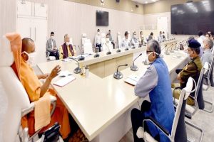Yogi Adityanath: मुख्यमंत्री योगी आदित्यनाथ का निर्देश, कोविड-19 पर प्रभावी अंकुश के लिए त्यौहारी मौसम में बरतें सावधानी