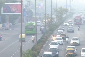 Delhi Pollution: दिल्ली में वायु गुणवत्ता आज भी खराब, सर्दियां शुरु होने के साथ हालात खराब