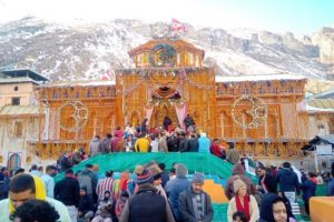 Uttarakhand: शीतकाल के लिए बदरीनाथ धाम के कपाट आज हुए बंद