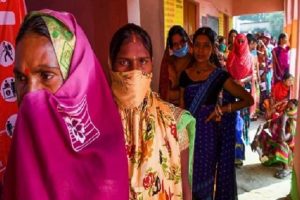Bihar Elections 2020: बिहार चुनावों में महिलाओं ने की बंपर वोटिंग, लगातार तीसरे चुनाव में पुरुषों से ज्यादा किया मतदान