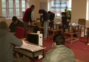 J&K: जिला विकास परिषद चुनाव के पहले दिन की वोटिंग खत्म, 12 बजे तक 33 फीसदी हुआ मतदान