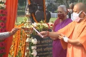 Lucknow: सीएम योगी ने भगवान धन्वंतरि की प्रतिमा का किया अनावरण