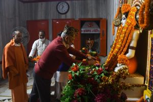 Uttar Pradesh: गोरखपुर पहुंचे सीडीएस बिपिन रावत, सीएम योगी आदित्यनाथ संग किया गोरखनाथ मंदिर में दर्शन