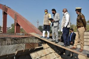 Uttrakhand: उत्तराखंड के विकास कार्यों पर मुख्यमंत्री त्रिवेन्द्र सिंह रावत की सीधी नजर, कुंभ क्षेत्र में चल रहे विभिन्न कार्यों का किया निरीक्षण