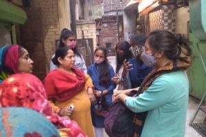 ABVP ने दक्षिणी दिल्ली में सैनिटरी पैड्स बांट महिलाओं को किया जागरूक