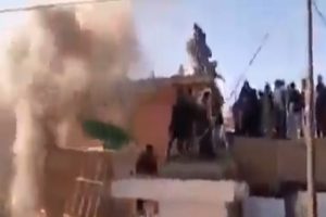 भारत को धार्मिक सद्भाव का ज्ञान देने वाले इमरान खान के पाकिस्तान में मंदिर को तोड़ डाला गया, वीडियो हुआ वायरल