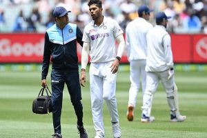 IND vs AUS: टीम इंडिया को लगा बड़ा झटका, इस वजह से टेस्ट सीरीज से बाहर हुए उमेश यादव