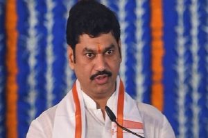 Maharashtra में राजनीतिक बवाल, क्या दुष्कर्म मामले में चली जाएगी मंत्री धनंजय मुंडे की कुर्सी?, MVA में मचा हंगामा