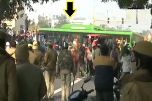 दिल्ली में ‘अन्नदाता’ का ‘उत्पात’, ITO इलाके में DTC बस में की तोड़फोड़, वीडियो आया सामने
