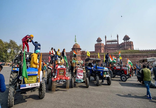 Delhi police lal kila Tractor