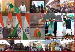 Gujarat को पीएम मोदी का बड़ा तोहफा, स्टैच्यू ऑफ यूनिटी के लिए 8 ट्रेनों को दिखाई हरी झंडी