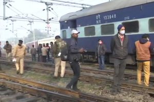Lucknow: चारबाग स्टेशन के पास हुई रेल दुर्घटना, ट्रेन के दो डिब्बे पटरी से उतरे, किसी के घायल होने की खबर नहीं