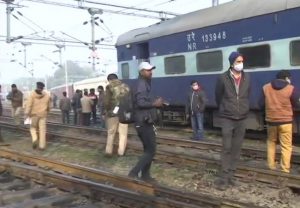 Lucknow: चारबाग स्टेशन के पास हुई रेल दुर्घटना, ट्रेन के दो डिब्बे पटरी से उतरे, किसी के घायल होने की खबर नहीं