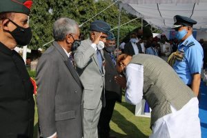Veteran Day: चीन और पाकिस्तान को रक्षा मंत्री राजनाथ सिंह की चेतावनी, कहा ‘बड़ी से बड़ी ताकत को मुंहतोड़ जवाब दे सकते हैं’