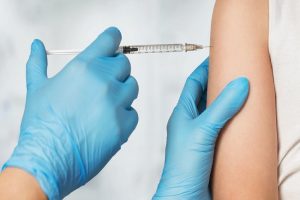 Vaccination: देश में टीकाकरण अभियान को हुए 154 दिन, अबतक लगाई गई 27 करोड़ से ज्यादा डोज़