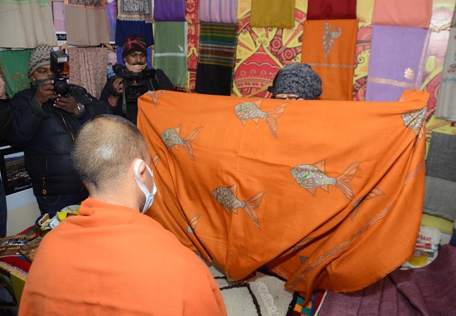 Yogi Adityanath Hunar Haat Kashmiri Pashmina Stall UP