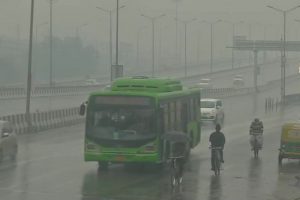 Delhi Weather: उत्तर भारत समेत दिल्ली में ठंड की मार, कई इलाकों में हुई बारिश