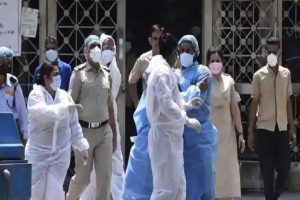 Covid Cases in Delhi: दिल्ली में कोरोना का विस्फोट, 24 घंटे में 10 हजार से ज्यादा नए केस, 8 की मौत