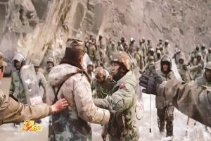 Ladakh: लद्दाख की ठंड ने चीनी सैनिकों के हौसले किए पस्त, LAC पर बदलने पड़े 90% सैनिक