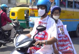 West Bengal: ममता बनर्जी ने कार्यालय जाने के लिए की इलेक्ट्रिक स्कूटर की सवारी, लोगों ने कहा- ‘साइकिल से जाना था..’