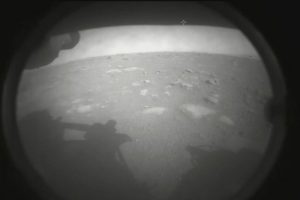NASA Perseverance Rover: मंगल पर सफलतापूर्वक उतरा NASA का रोवर, पहली तस्वीर जारी