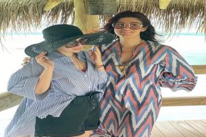 Twinkle Khanna फैमिली संग मना रही छुट्टियां, शेयर की बहन रिंकी के साथ तस्वीरें