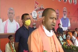 West Bengal : ममता के गढ़ में गरजे CM योगी, कहा- BJP सरकार बनते ही TMC के गुंडे मांगेंगे जान की भीख