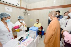 Uttar Pradesh: सीएम योगी की सक्रियता से तेज हुआ प्रदेश में कोविड टीकाकरण