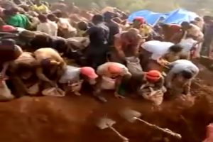 Congo: इस देश में मिला सोने का पहाड़, तो लूटने की मच गई होड़, वीडियो हुआ वायरल