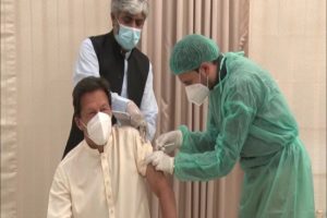 Pakistan: प्रधानमंत्री इमरान खान ने लगवायी चीनी कोविड वैक्सीन