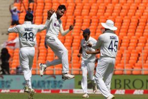 India Vs England: अहमदाबाद टेस्ट में भारतीय स्पिनरों ने झटके 8 विकेट, अब बल्लेबाजों पर दारोमदार
