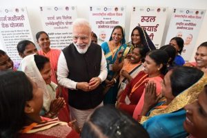 Women’s Day 2021: नारी शक्ति को सम्मान, महिला दिवस पर PM मोदी ने खरीदे कुछ सामान