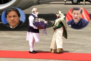PM Modi: बांग्लादेश पहुंचे पीएम मोदी, एयरपोर्ट पर दिखा ऐसा नजारा कि पाक और चीन की बढ़ जाएगी टेंशन
