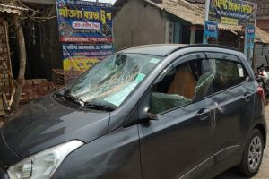 Bengal Election: चुनाव के बीच TMC कार्यकर्ताओं का तांडव, BJP नेता शुभेंदु के भाई की कार पर हमला