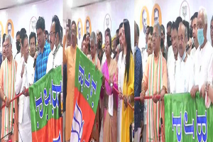 West Bengal Election: चुनाव से पहले बढ़ती जा रही है TMC की मुश्किलें, 5 विधायकों ने थामा भाजपा का दामन